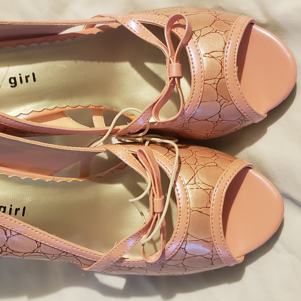 Shoes - Picture 4 of 4